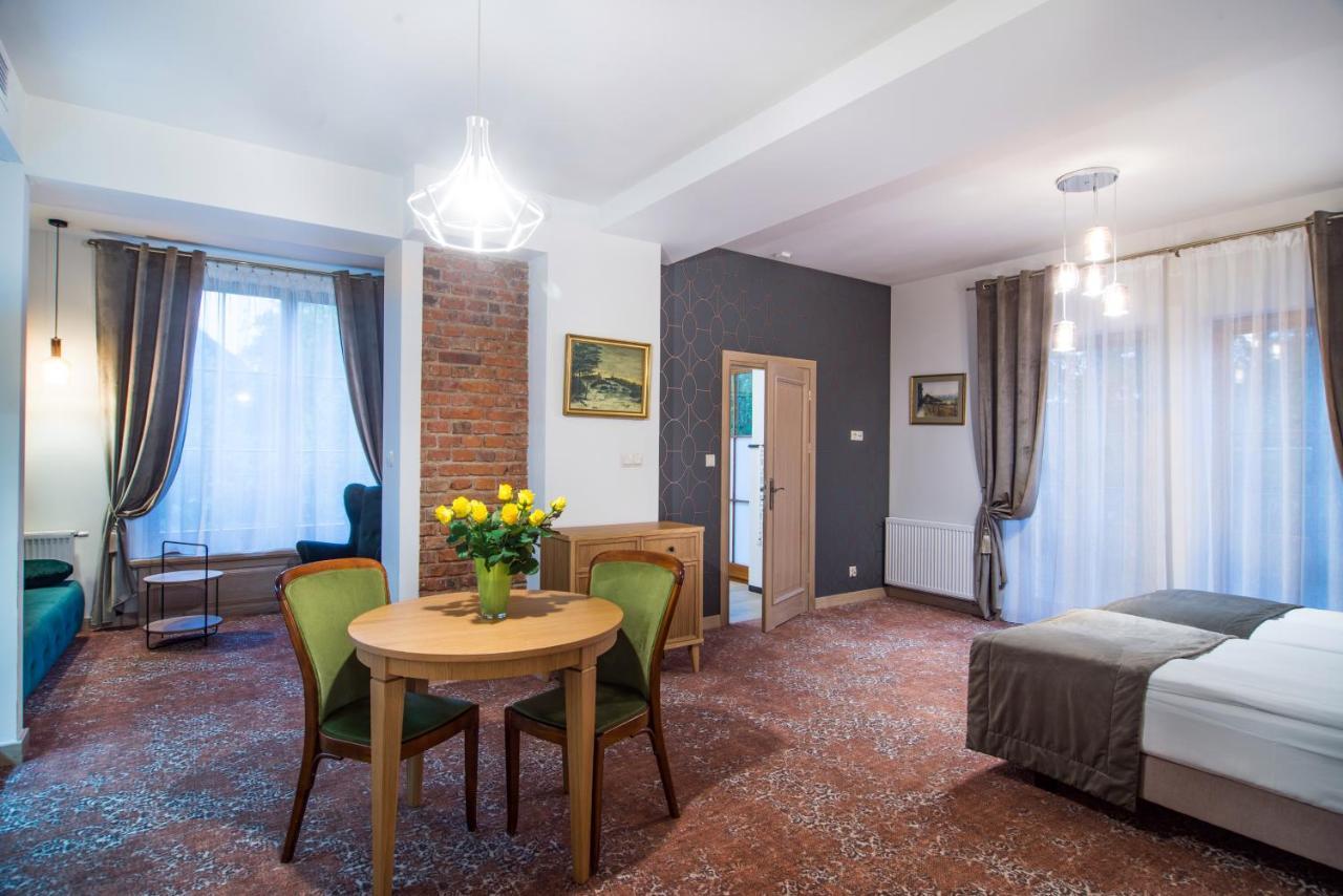 קז'ימייז' דולני Hotel Dwa Ksiezyce מראה חיצוני תמונה