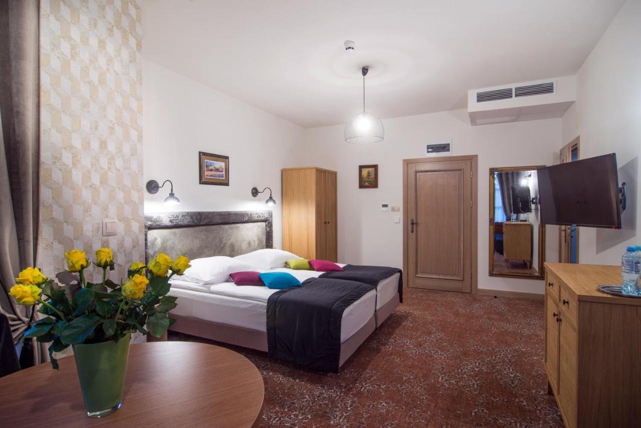 קז'ימייז' דולני Hotel Dwa Ksiezyce מראה חיצוני תמונה