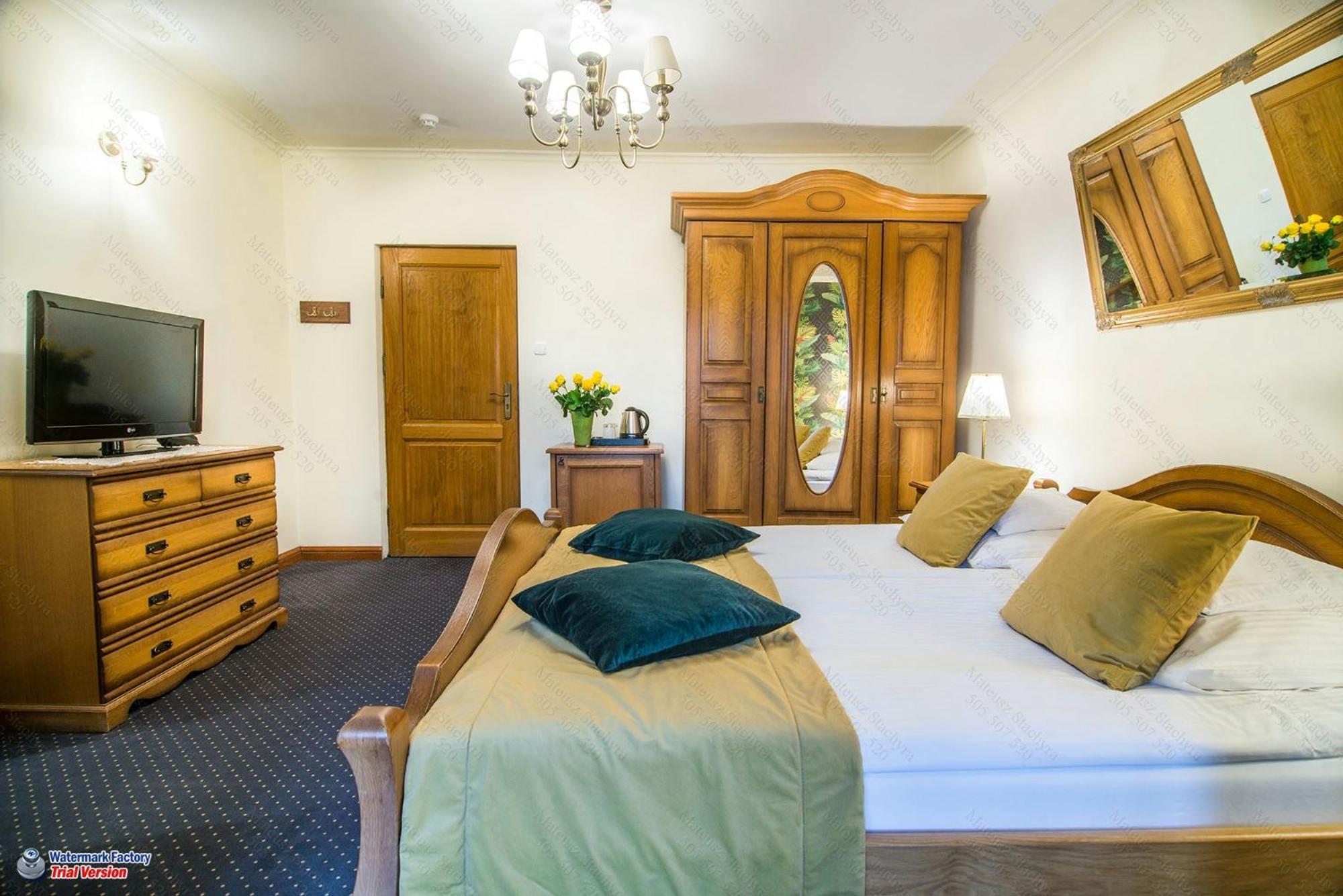 קז'ימייז' דולני Hotel Dwa Ksiezyce מראה חיצוני תמונה